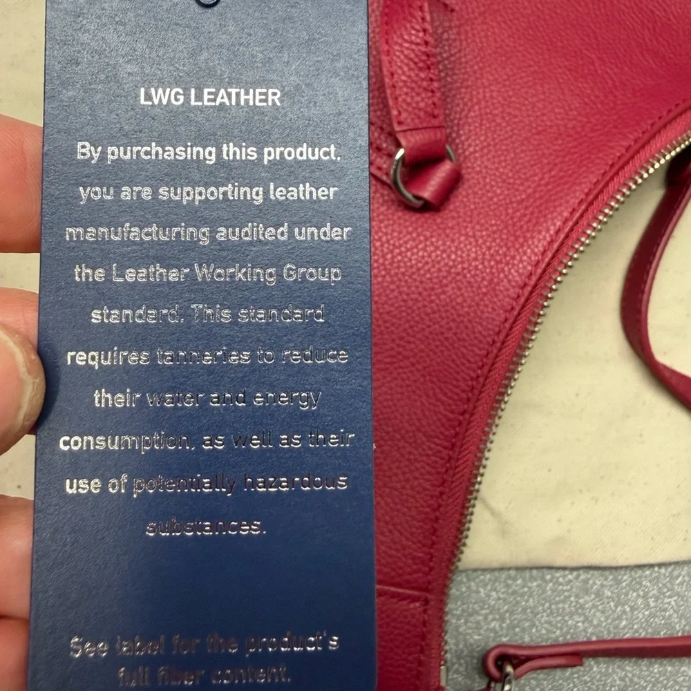 Polo by Ralph Lauren Leather Mini ID shoulder bag in raspberry - Picture 5 of 9